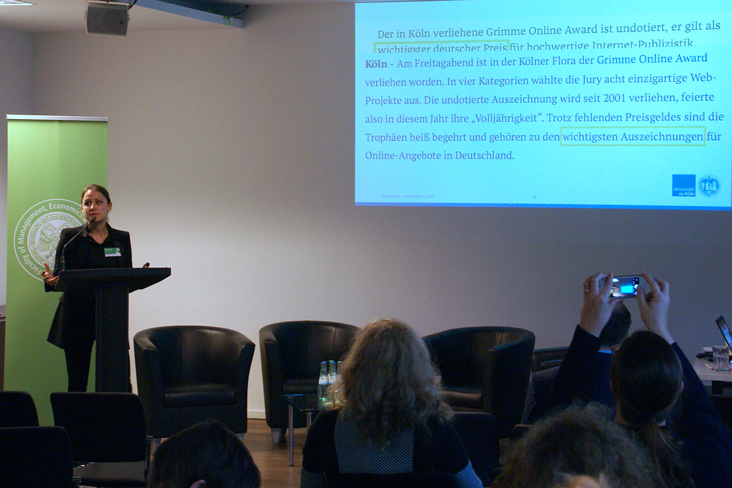 Nicola Kleer von der Universität zu Köln berichtet über die Befragung zum Grimme Online Award. Foto: Daniel Kunkel