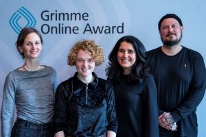 Das Team von "Schwarz Rot Blut" bei der Bekanntgabe der Nominierungen zum Grimme Online Award 2023, Foto: Foto: Arkadiusz Goniwiecha / Grimme-Institut