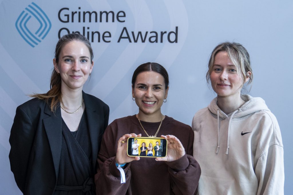 Pia Billecke, Selina Kramer, Jennifer Metaschk bei der Bekanntgabe der Nominierungen. Foto: Arkadiusz Goniwiecha / Grimme-Institut